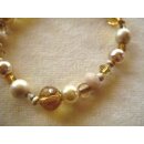 Armband mit Glas-/Wachsperlen (creme/lachs)